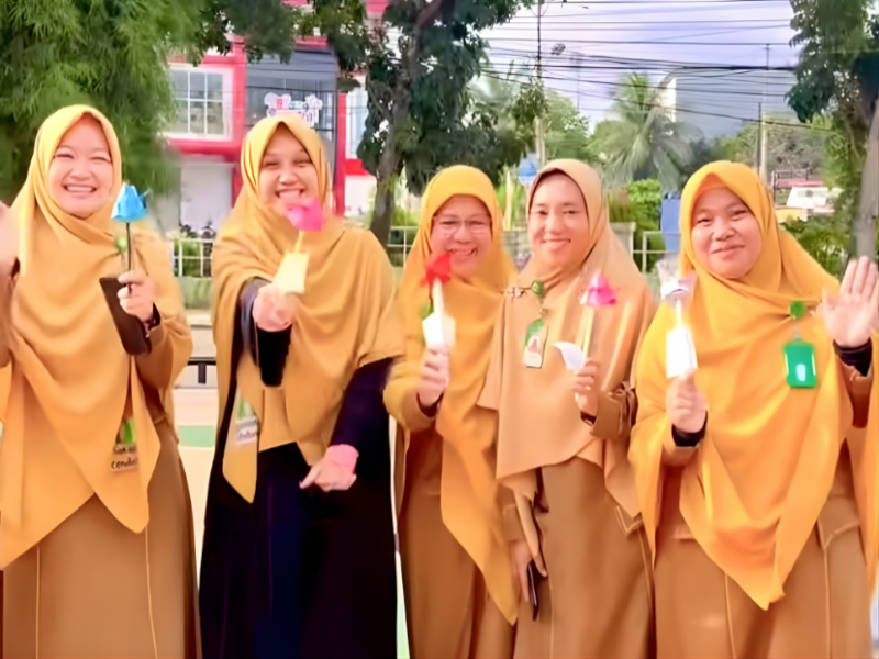 Momentum Memuliakan Guru di Hari Guru Nasional