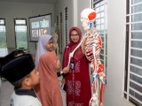 Santri Kuttab Bintang Cendekia Belajar Organ Dalam Manusia di Fakultas Kedokteran Univrab